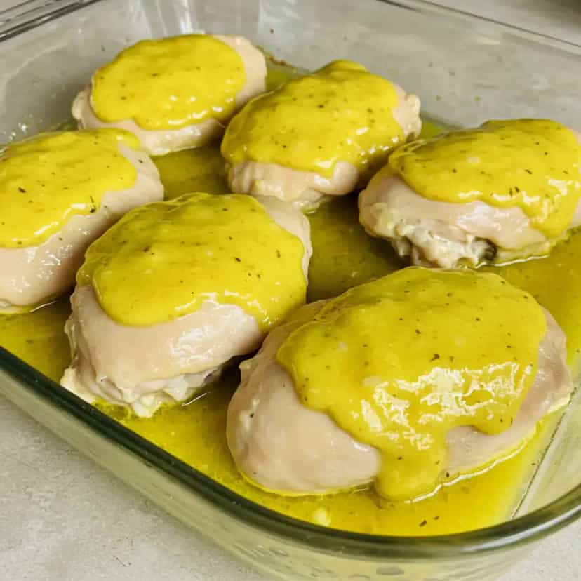 Foto deliciosa de Frango Assado com Molho Cremoso pronta para servir - Carnes & Frango