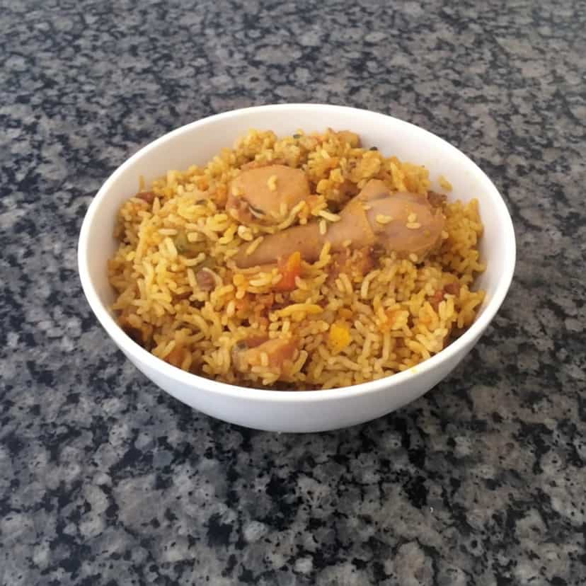 Foto deliciosa de Galinhada Caipira com Frango Caseiro pronta para servir - Carnes & Frango