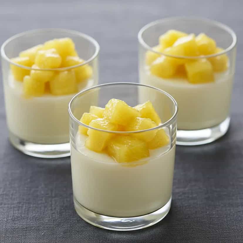 Foto deliciosa de Gelado Cremoso de Abacaxi pronta para servir - Doces Gelados & Sorvetes