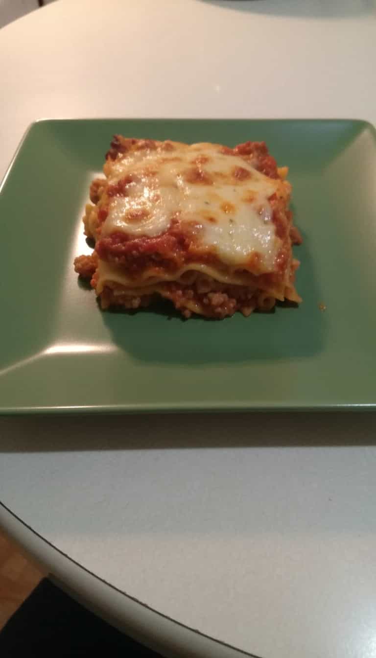 Foto deliciosa de Lasanha Cremosa de Atum pronta para servir - Massas & Macarrão