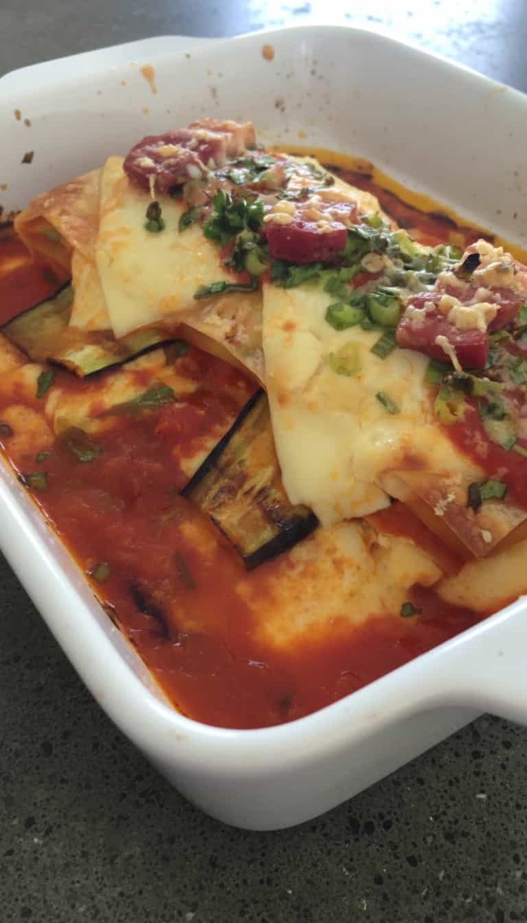 Foto deliciosa de Lasanha de Berinjela à Parmegiana pronta para servir - Massas & Macarrão