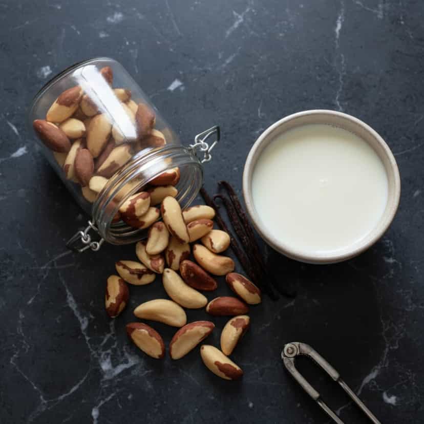 Foto deliciosa de Leite de Castanha-do-Pará pronta para servir - Sucos & Smoothies