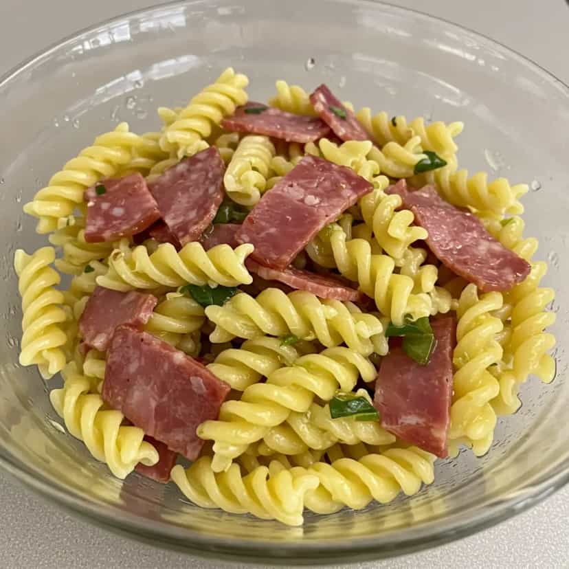 Foto deliciosa de Macarrão Alho e Óleo com Calabresa pronta para servir - Outras Receitas