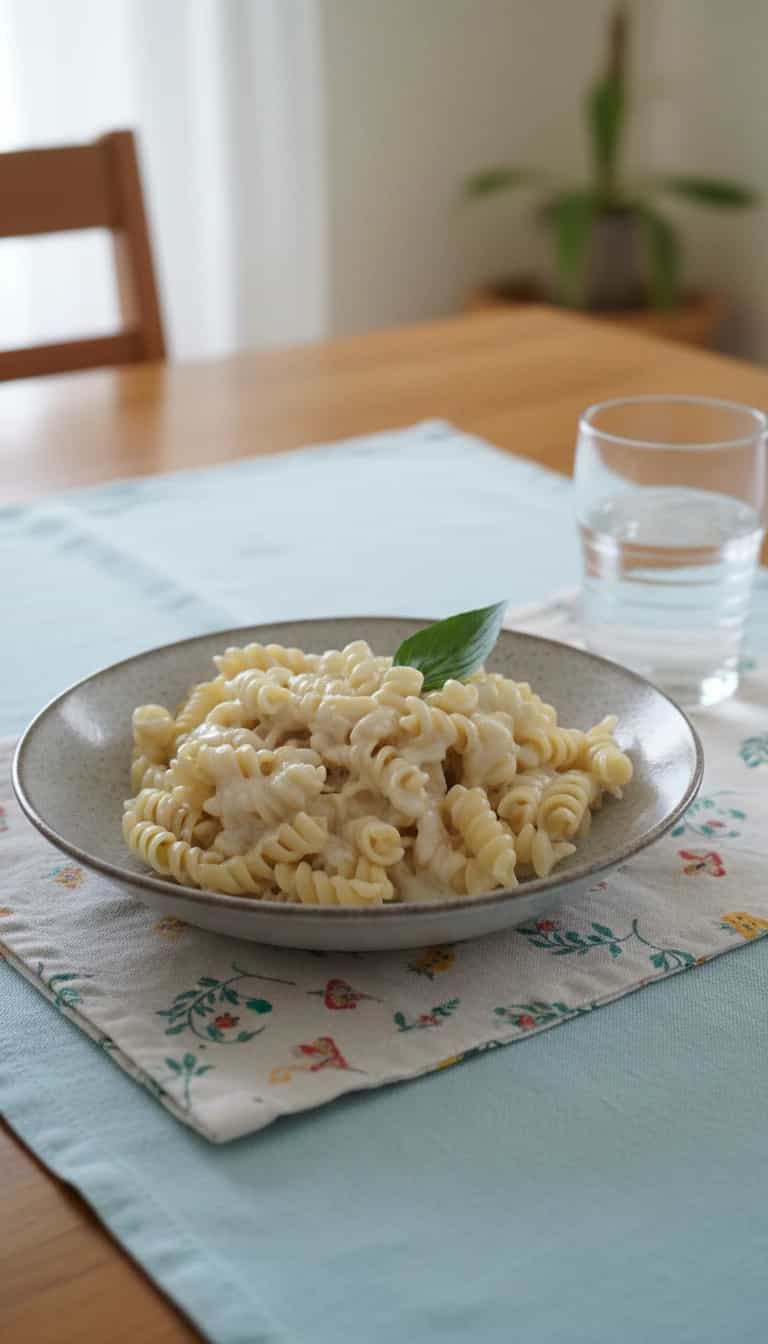 Foto deliciosa de Macarrão Cremoso ao Molho Branco pronta para servir - Outras Receitas