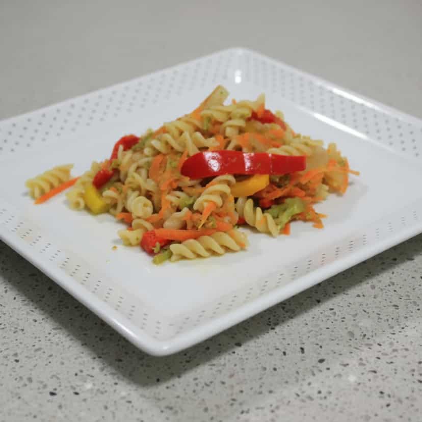 Foto deliciosa de Macarrão Integral com Legumes pronta para servir - Outras Receitas