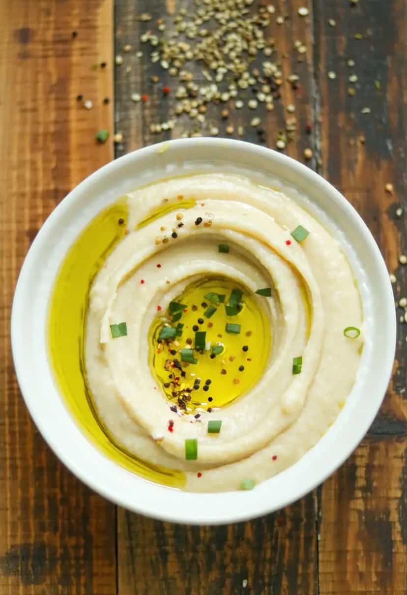 Foto deliciosa de Maionese de Grão-de-Bico pronta para servir - Veganas