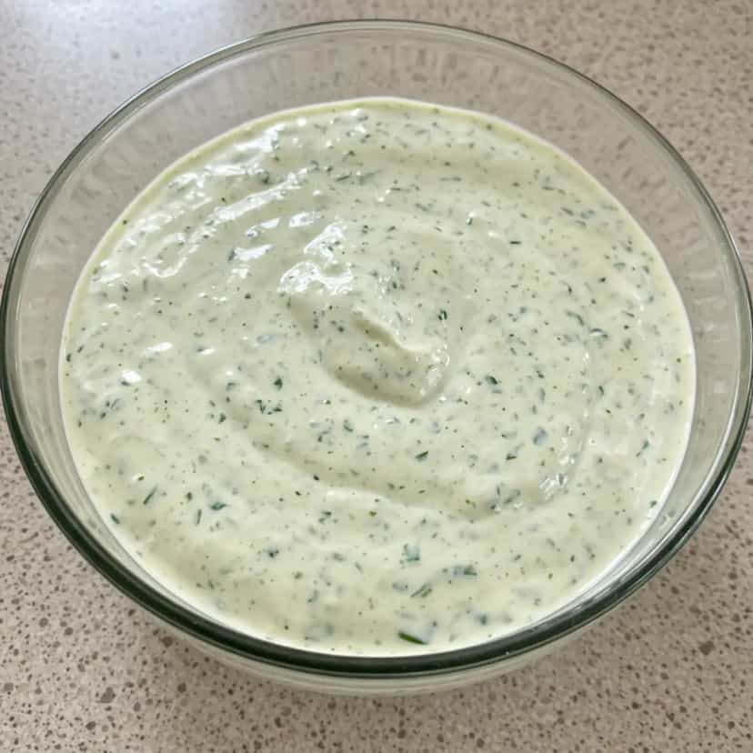 Foto deliciosa de Maionese Verde Caseira Simples pronta para servir - Outras Receitas