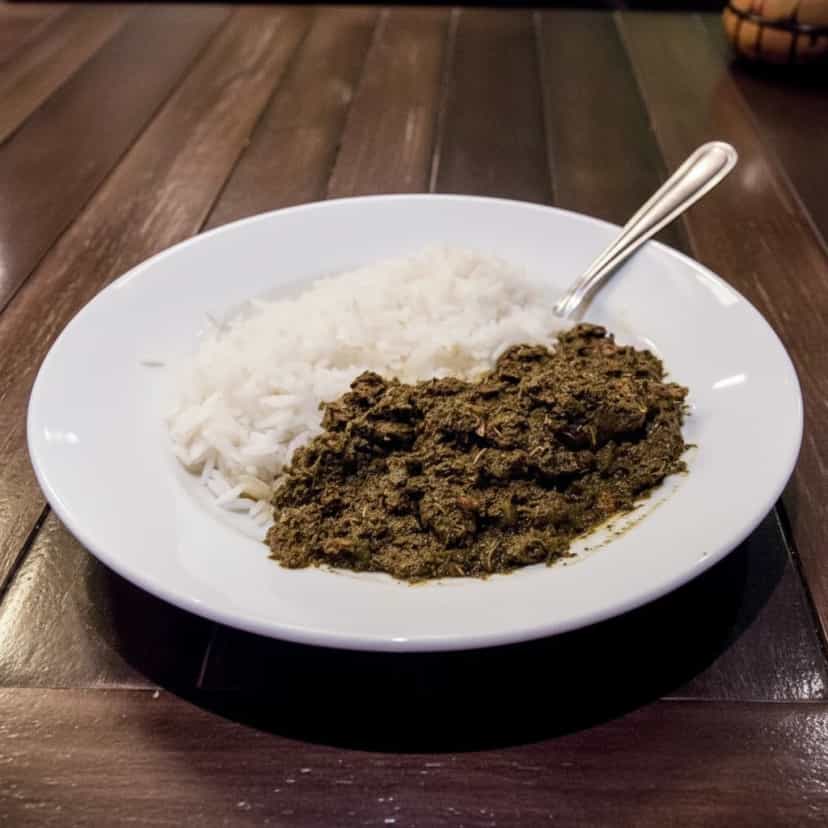 Foto deliciosa de Maniçoba Paraense pronta para servir - Pratos Brasileiros Icônicos