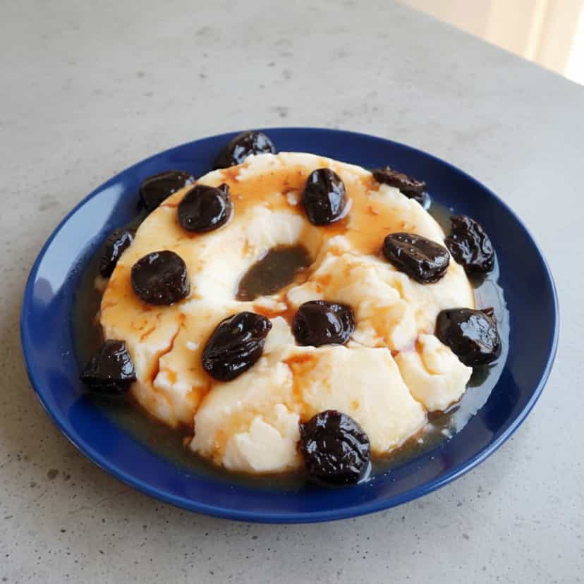 Foto deliciosa de Manjar de Maria-Mole com Coco pronta para servir - Pudins & Cremes