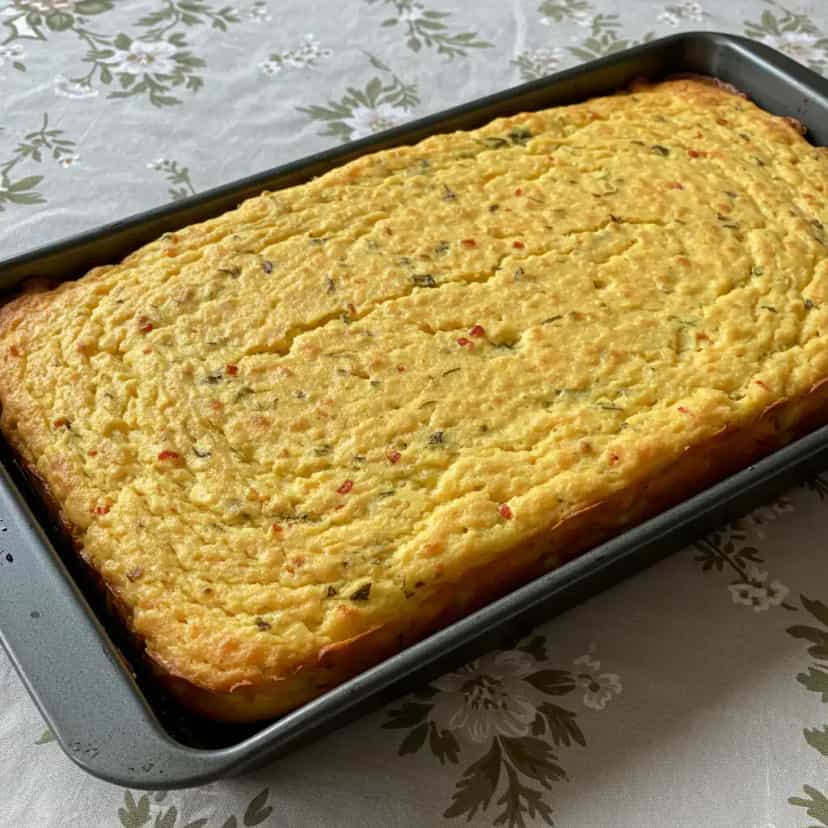 Foto deliciosa de Massa de Bolo Salgado Simples pronta para servir - Salgadinhos