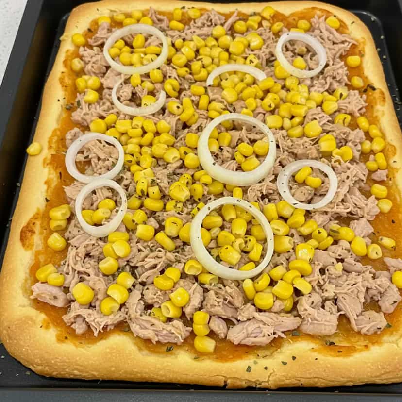 Foto deliciosa de Massa de Pizza Sem Leite pronta para servir - Outras Receitas