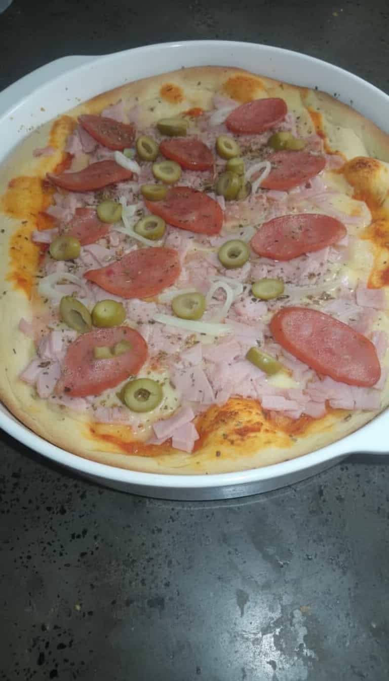 Foto deliciosa de Massa para Pizzas e Salgados Assados pronta para servir - Pizzas & Salgados