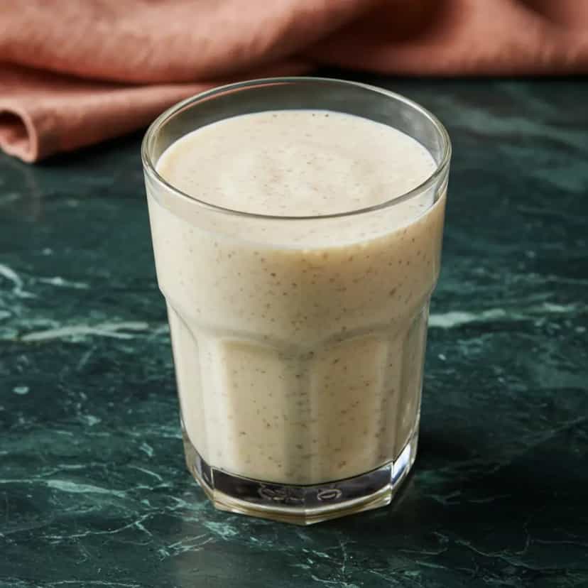 Foto deliciosa de Milk Shake Cremoso de Flocos pronta para servir - Milkshakes