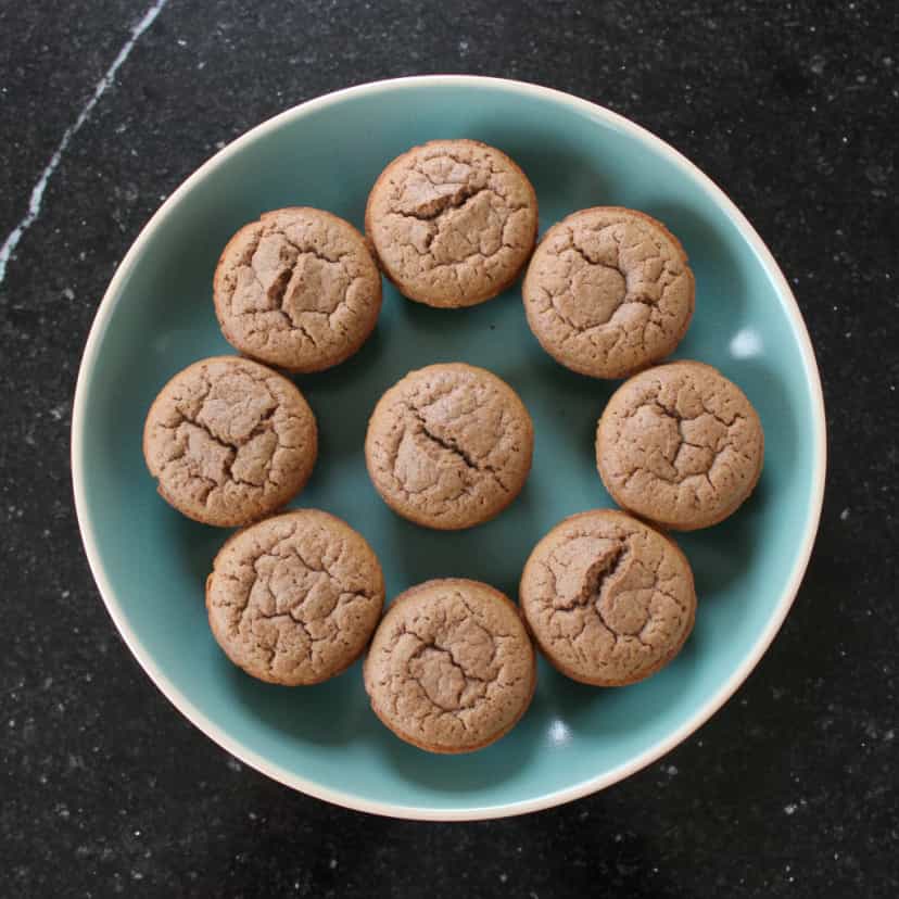Foto deliciosa de Mini Tortinhas de Suflê de Chocolate pronta para servir - Tortas & Tortinhas