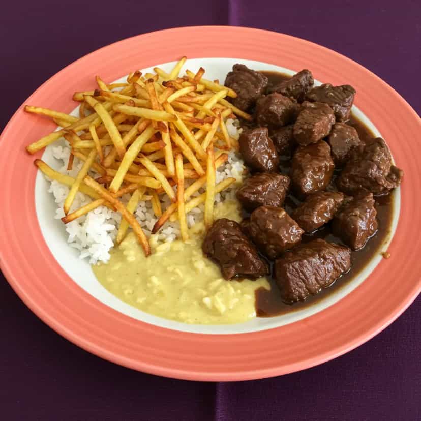 Foto deliciosa de Moela ao Molho de Mostarda e Cebola pronta para servir - Carnes & Frango
