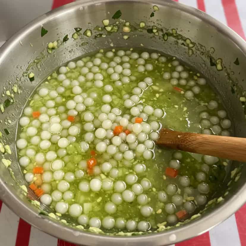 Foto deliciosa de Molho de Ovos de Codorna com Kani pronta para servir - Pastas & Patês