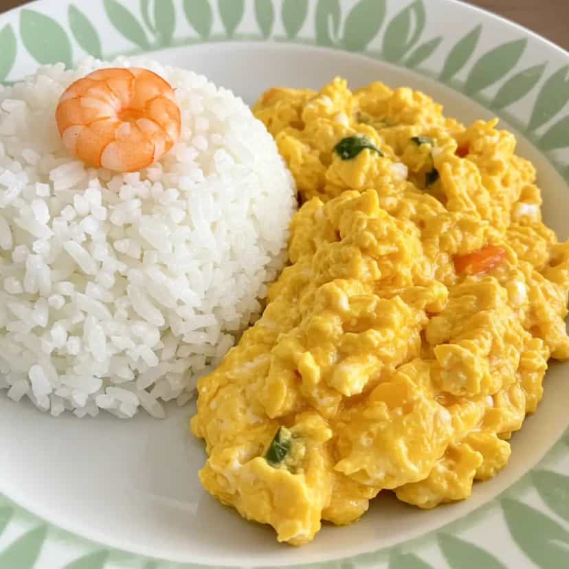 Foto deliciosa de Moqueca Capixaba de Ovos pronta para servir - Pratos Brasileiros Icônicos