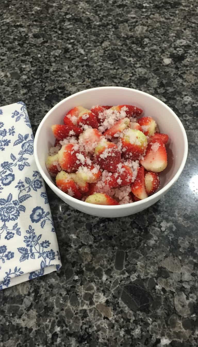 Foto deliciosa de Morangos com Pimenta Dedo-de-Moça pronta para servir - Outras Receitas