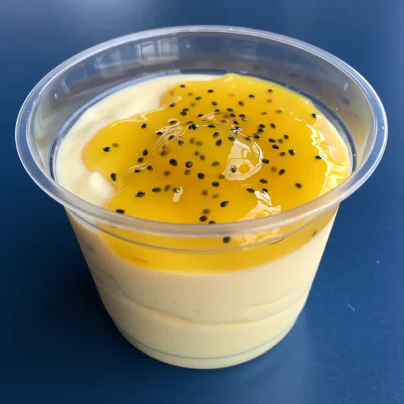 Foto deliciosa de Mousse de Maracujá Cremosa pronta para servir - Pudins & Cremes
