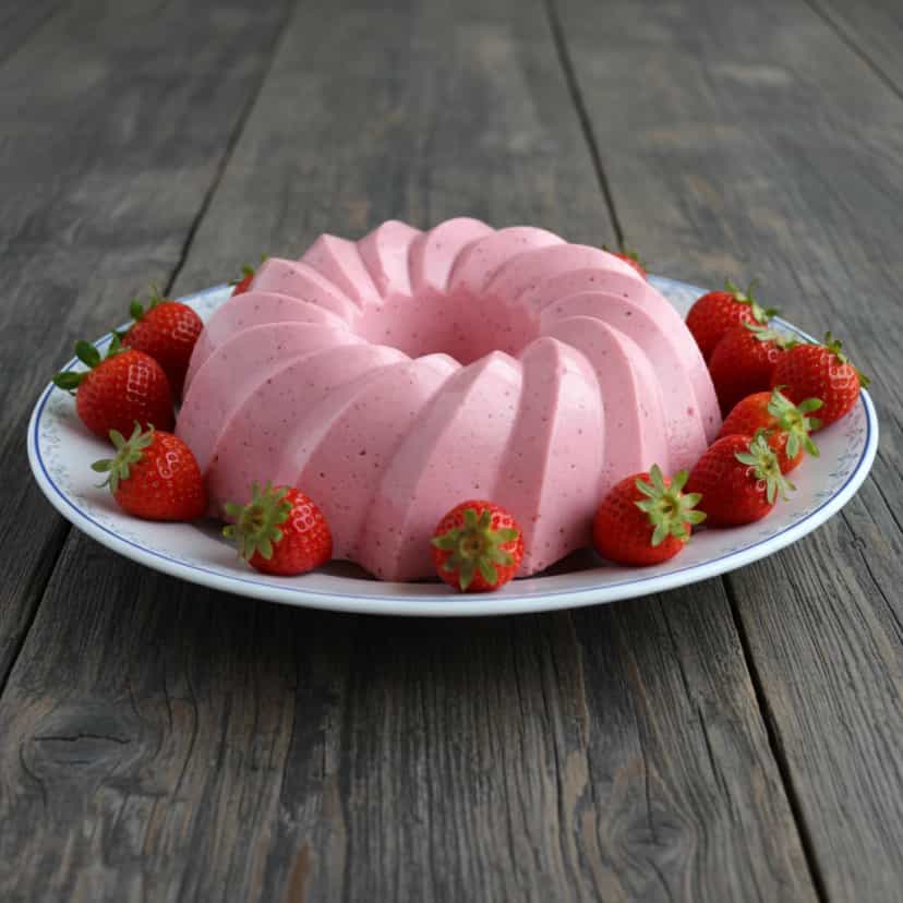 Foto deliciosa de Mousse de Morango da Elena pronta para servir - Pudins & Cremes