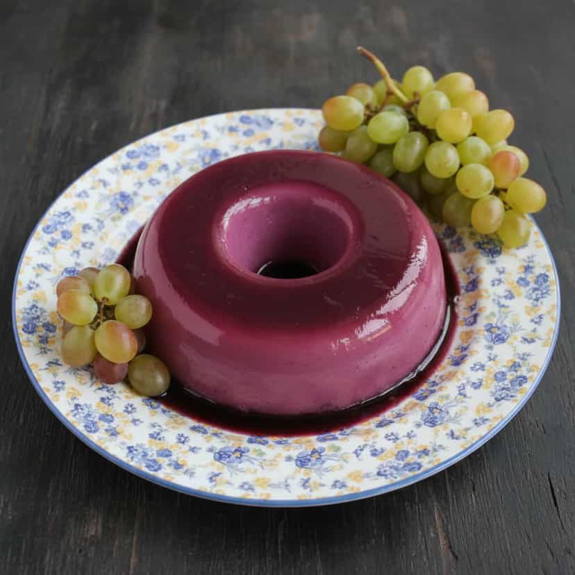 Foto deliciosa de Mousse de Vinho Tinto Cremoso pronta para servir - Pudins & Cremes