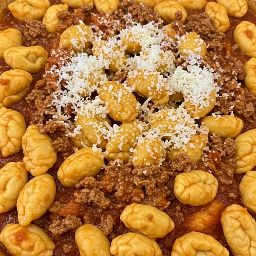 Foto deliciosa de Nhoque de Batata ao Molho de Carne pronta para servir - Massas & Macarrão