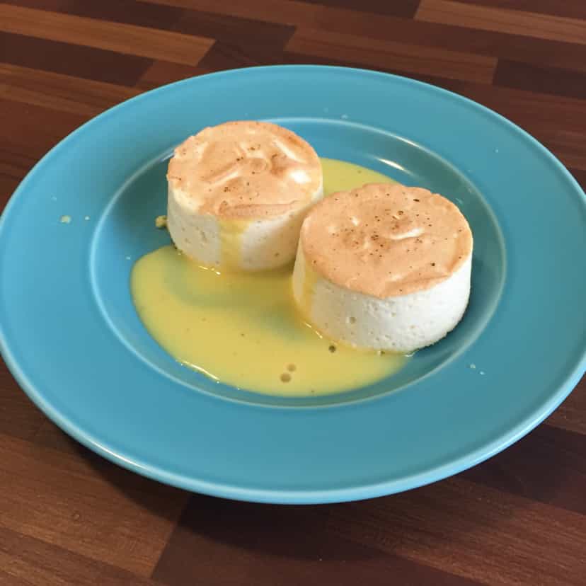 Foto deliciosa de Nuvens de Coco com Calda de Laranja pronta para servir - Outras Receitas