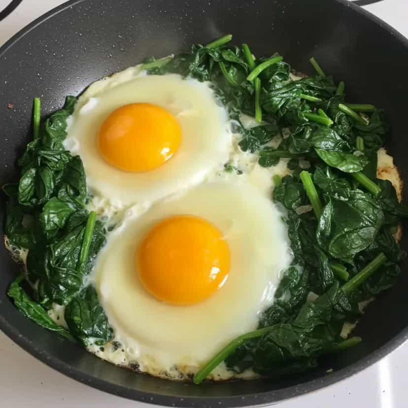 Foto deliciosa de Ovos com Espinafre pronta para servir - Ovos