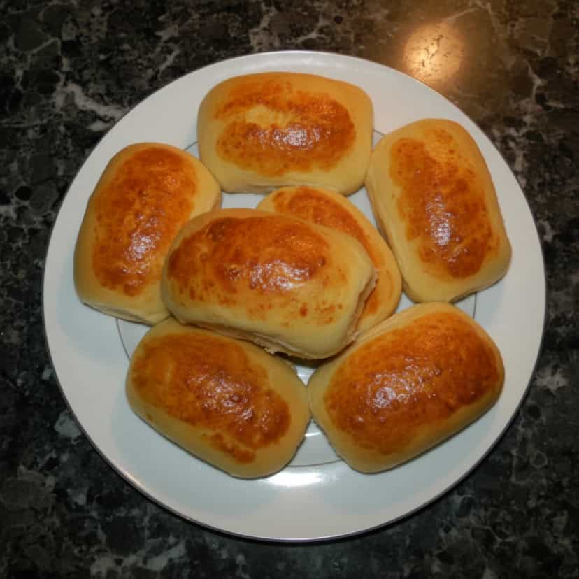 Foto deliciosa de Pão Caseiro com Queijo pronta para servir - Lanches de Padaria