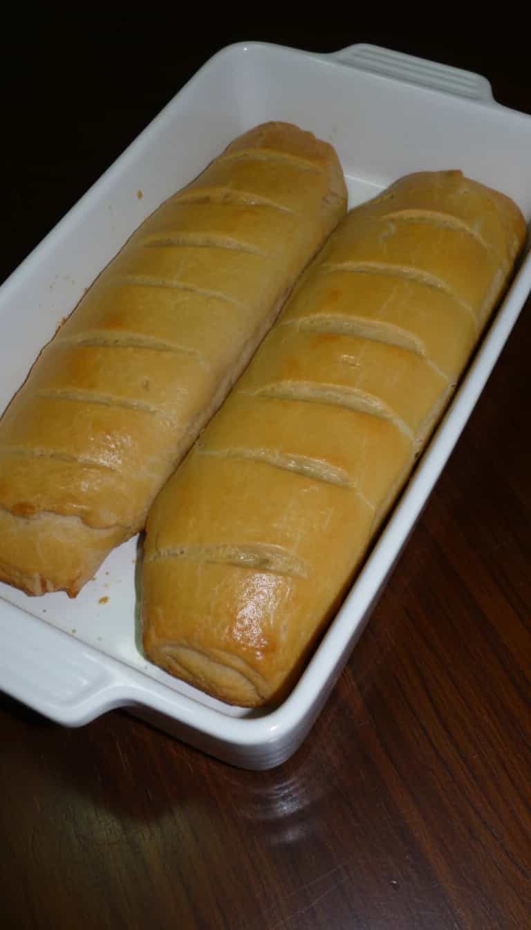 Foto deliciosa de Pão de Queijo e Presunto Assado pronta para servir - Lanches de Padaria