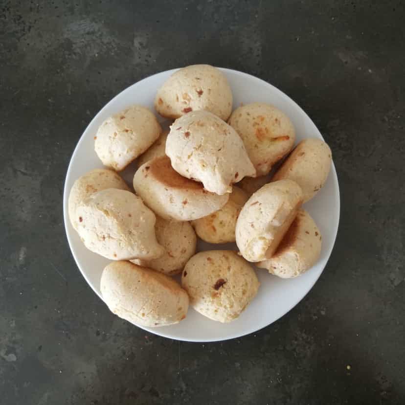Foto deliciosa de Pão de Queijo Mineiro Tradicional pronta para servir - Lanches de Padaria