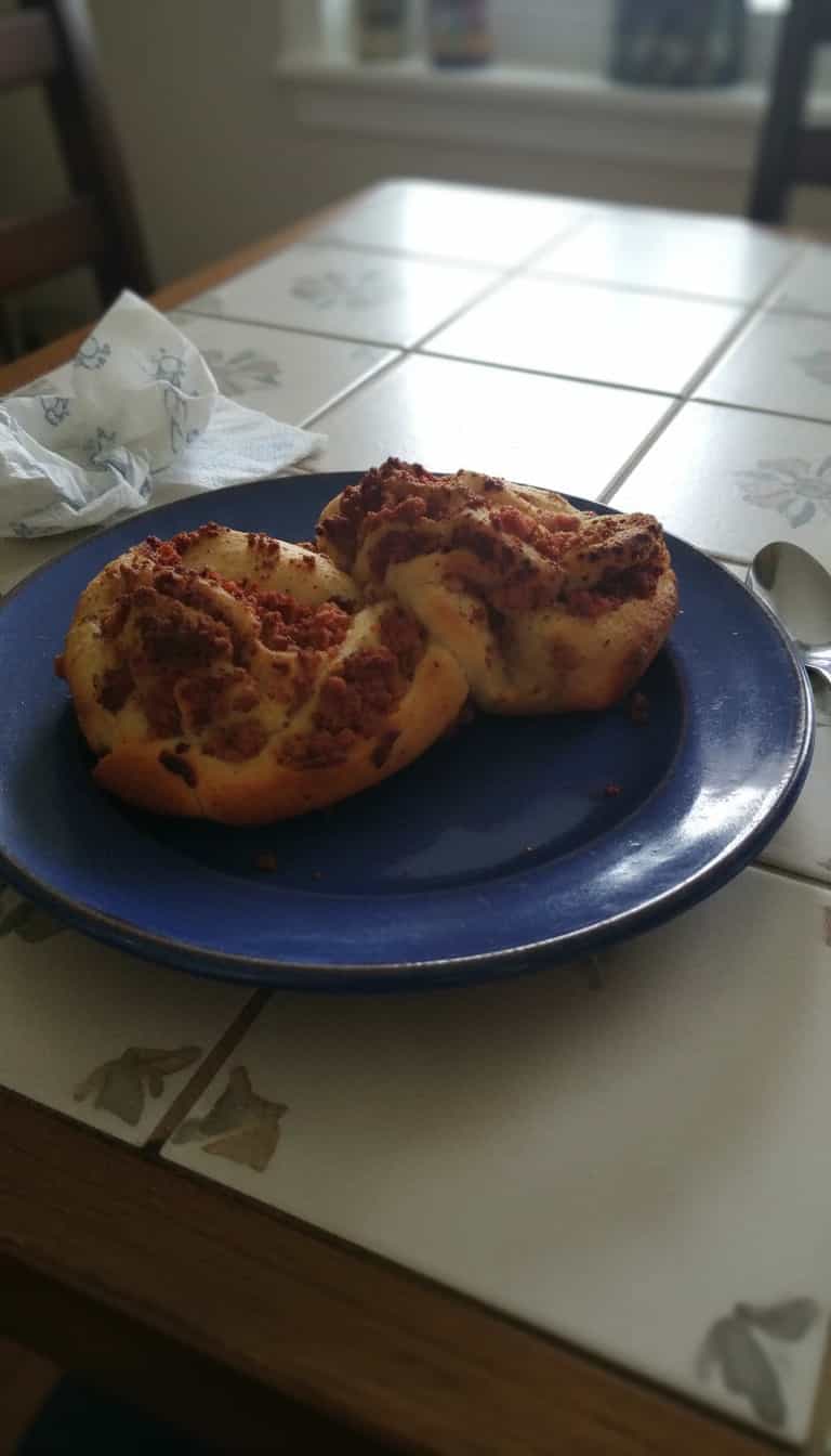 Foto deliciosa de Pão trançado de bacon e calabresa pronta para servir - Lanches de Padaria