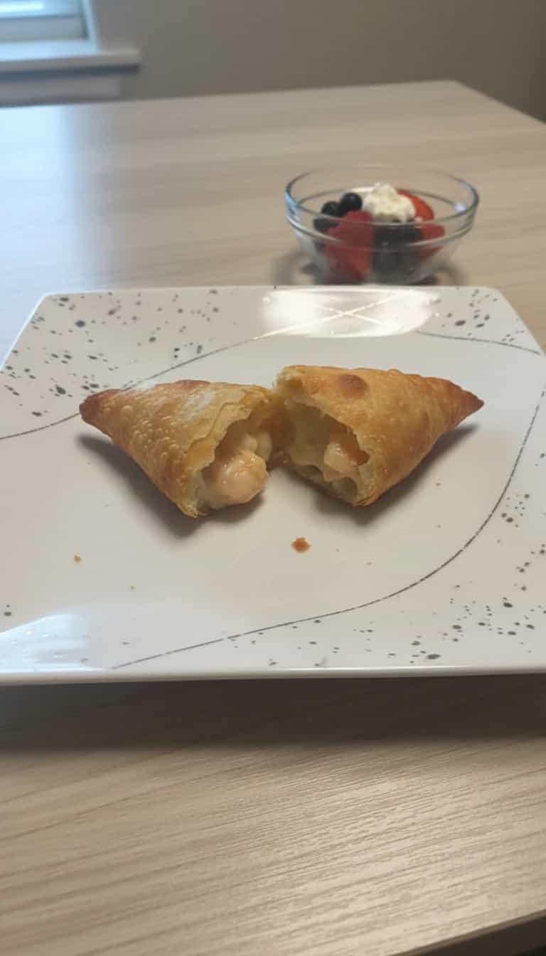 Foto deliciosa de Pastel de Camarão com Catupiry pronta para servir - Salgadinhos