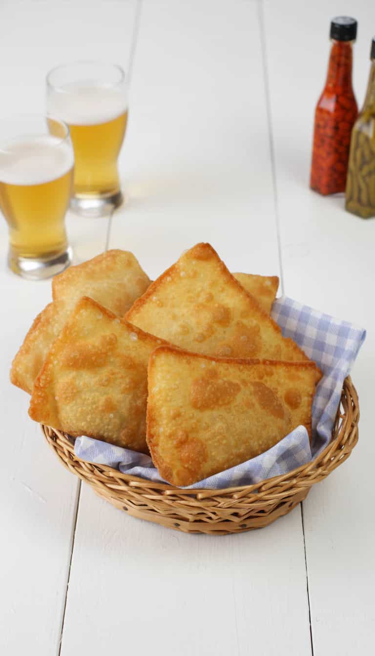 Foto deliciosa de Pastel Frito pronta para servir - Salgadinhos