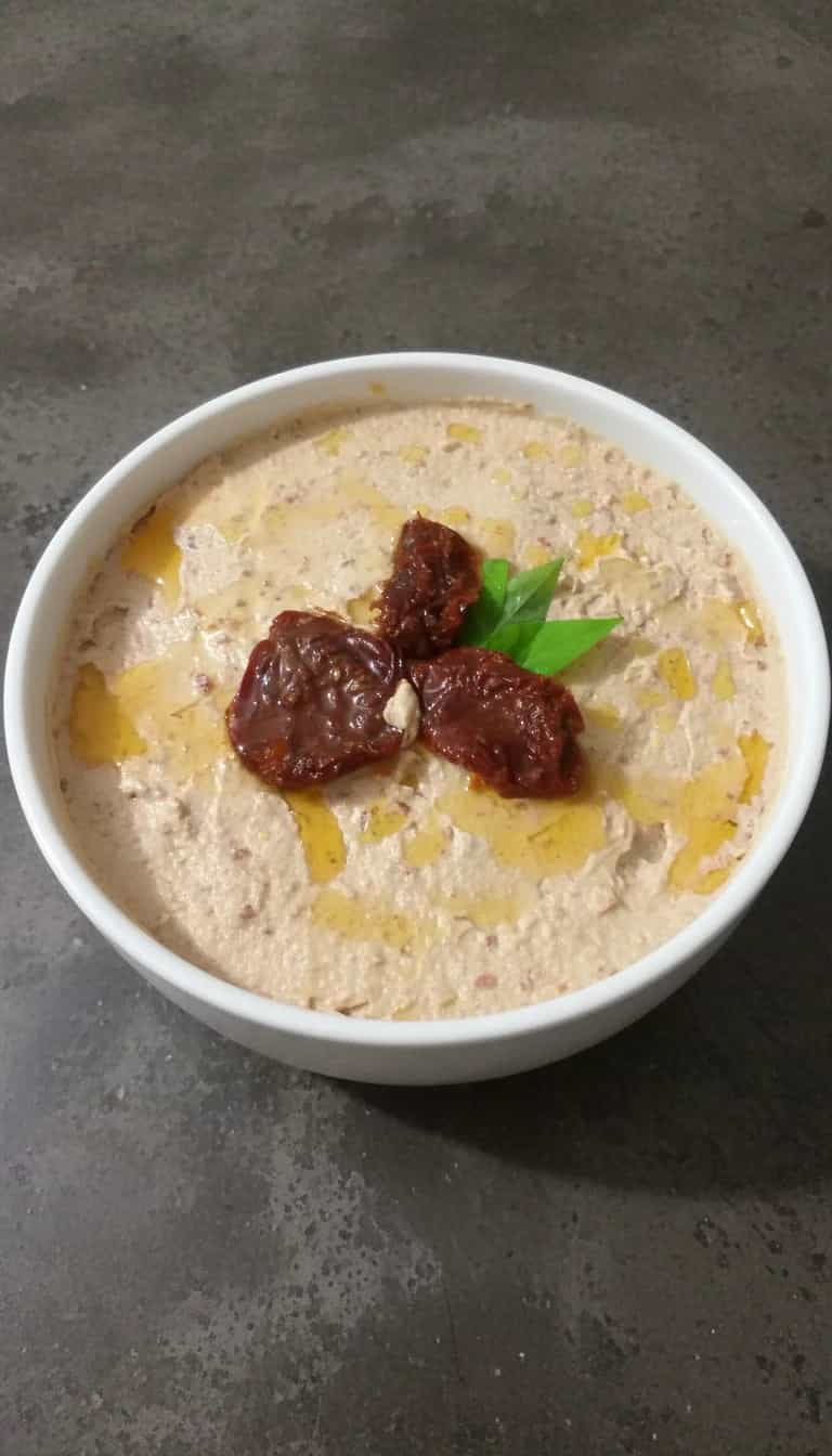 Foto deliciosa de Patê de Tomate Seco com Creme de Leite pronta para servir - Pastas & Patês