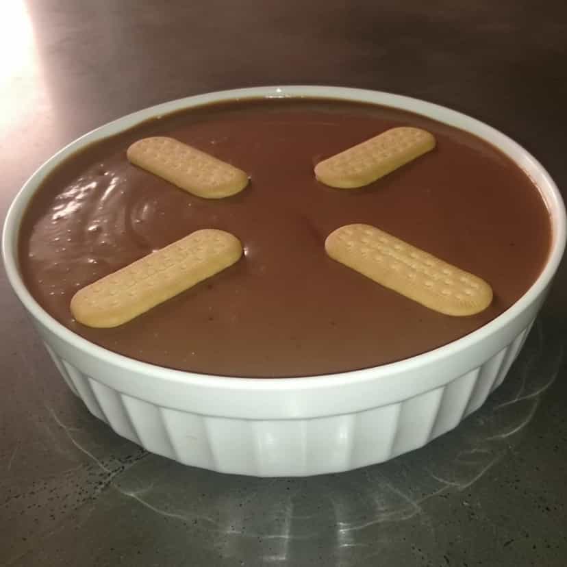Foto deliciosa de Pavê Alemão Delícia pronta para servir - Pudins & Cremes