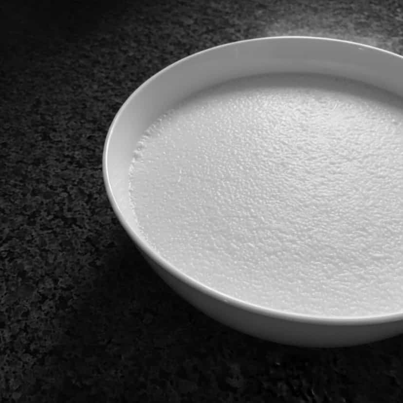 Foto deliciosa de Pavê de Abacaxi Cremoso pronta para servir - Pudins & Cremes