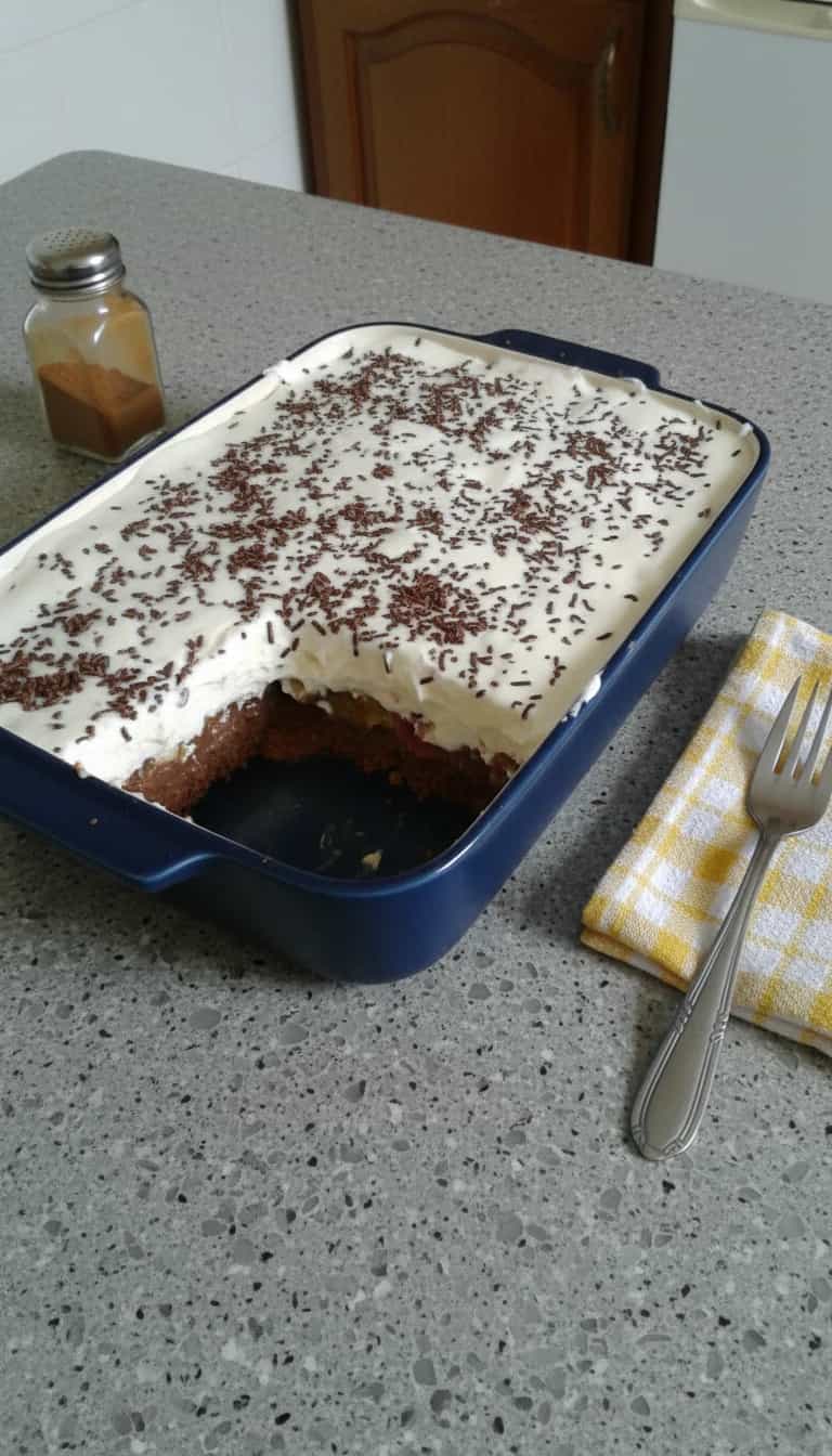 Foto deliciosa de Pavê de Bis pronta para servir - Sem Assar