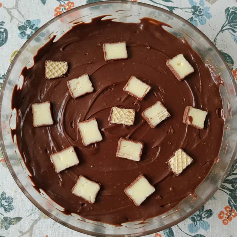 Foto deliciosa de Pavê de Bis Sem Ovo pronta para servir - Pudins & Cremes