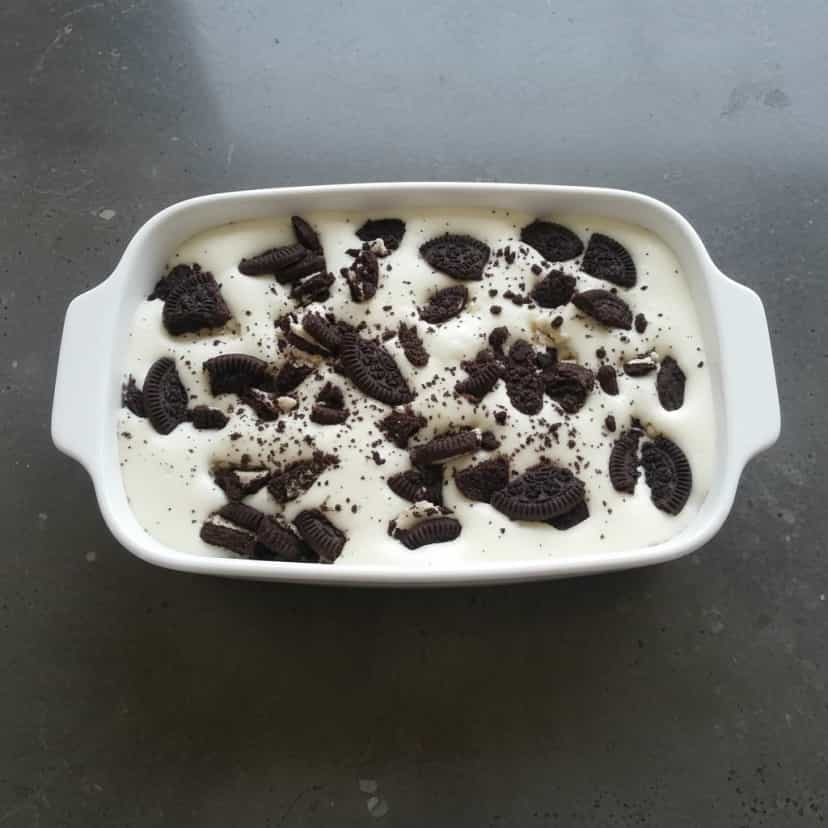 Foto deliciosa de Pavê de Biscoito Recheado pronta para servir - Pudins & Cremes