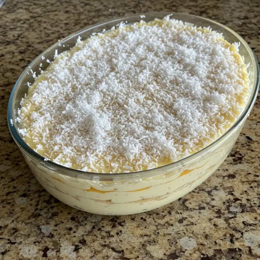 Foto deliciosa de Pavê de Bolo Variado pronta para servir - Pudins & Cremes