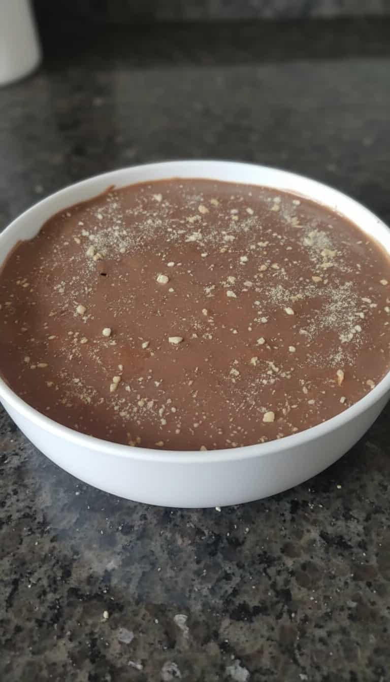 Foto deliciosa de Pavê de Chocolate com Creme de Leite pronta para servir - Pudins & Cremes