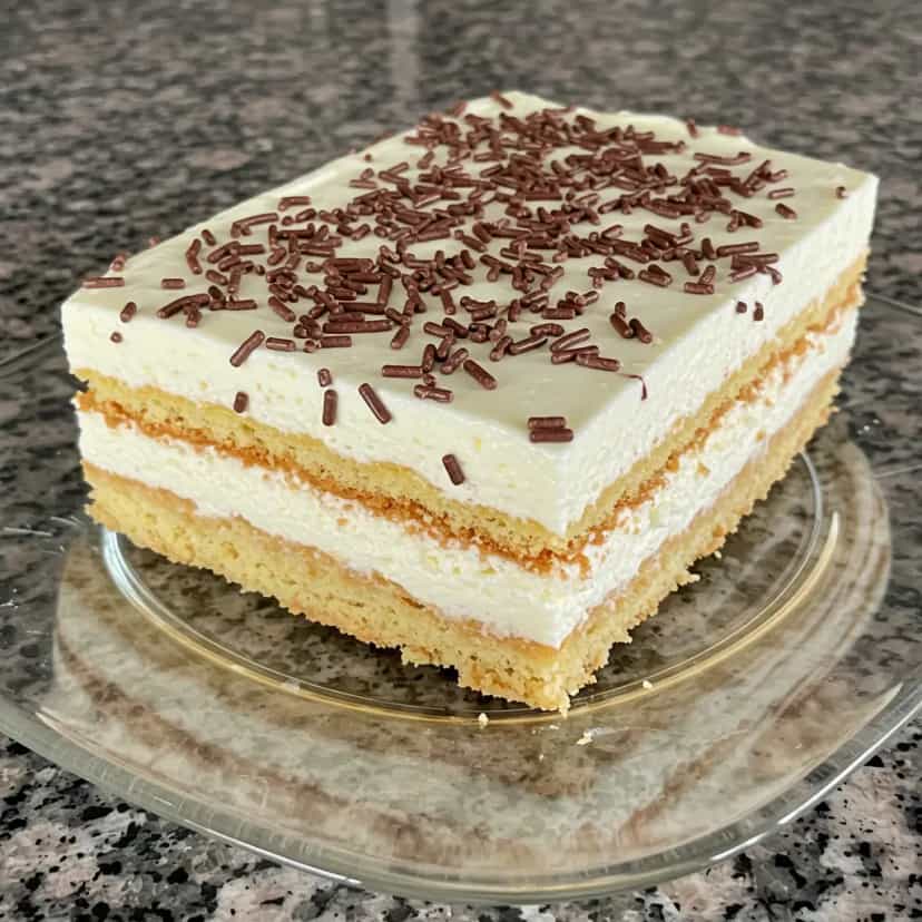 Foto deliciosa de Pavê de Coco e Chocolate da Elena pronta para servir - Pudins & Cremes