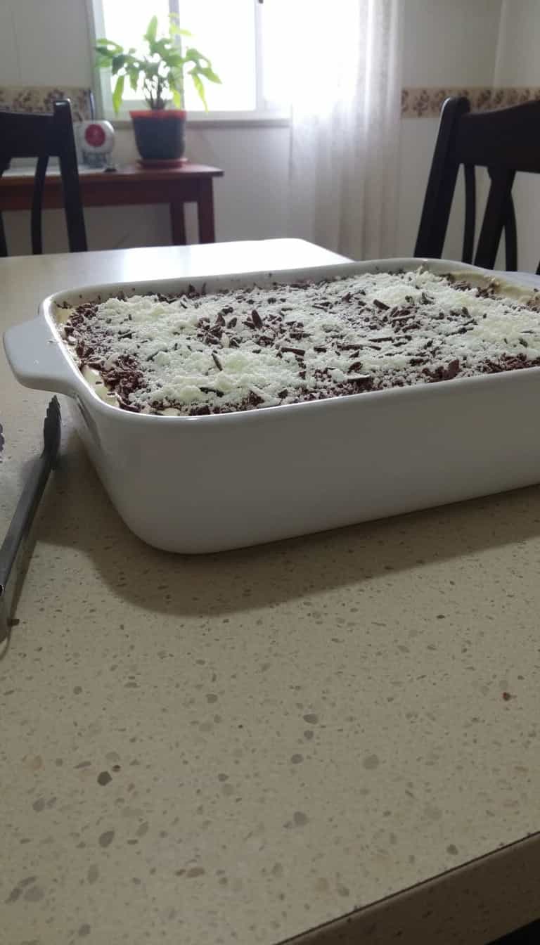 Foto deliciosa de Pavê de Leite Ninho com Chocolate pronta para servir - Pudins & Cremes