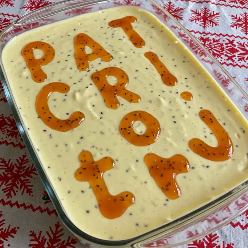 Foto deliciosa de Pavê de Maracujá Simples pronta para servir - Pudins & Cremes