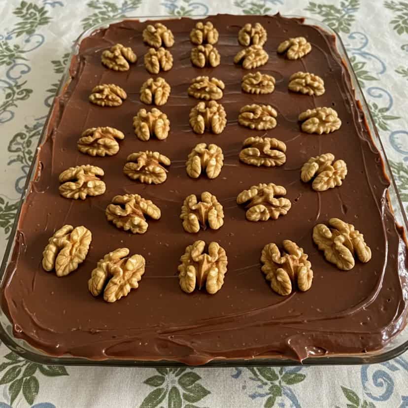 Foto deliciosa de Pavê de Nozes Natalino pronta para servir - Pudins & Cremes