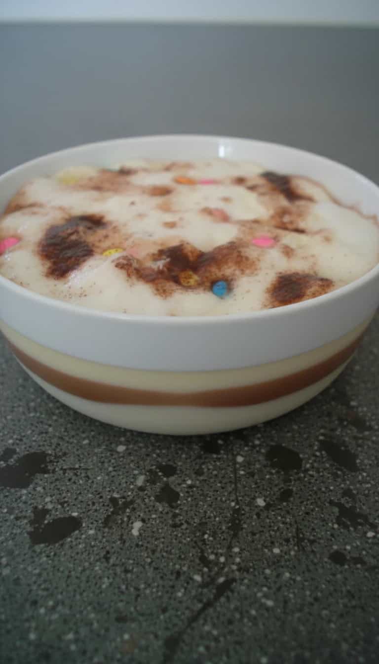Foto deliciosa de Pavê de Sonho de Valsa pronta para servir - Pudins & Cremes