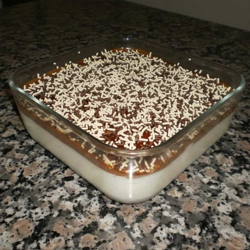 Foto deliciosa de Pavê Simples de Chocolate pronta para servir - Pudins & Cremes