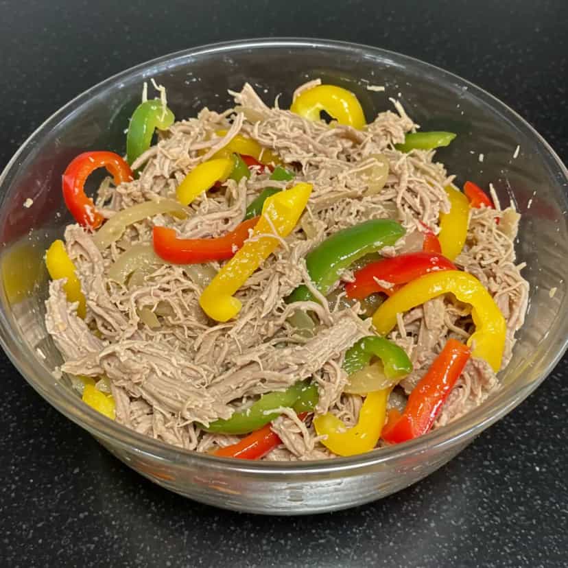 Foto deliciosa de Pernil Desfiado Delicioso pronta para servir - Carnes & Frango