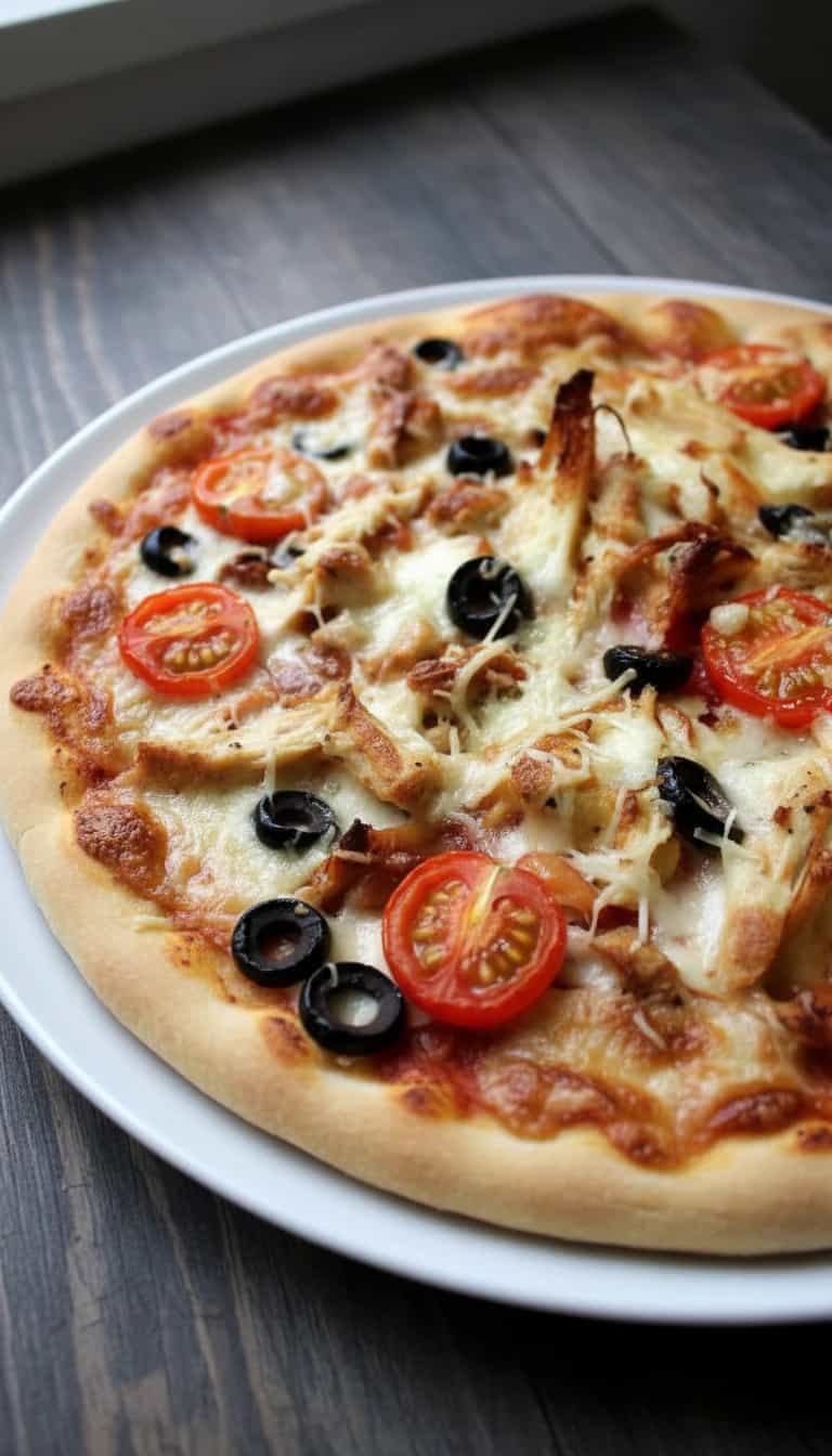 Foto deliciosa de Pizza de Frango, Bacon e Tomates Cereja pronta para servir - Outras Receitas